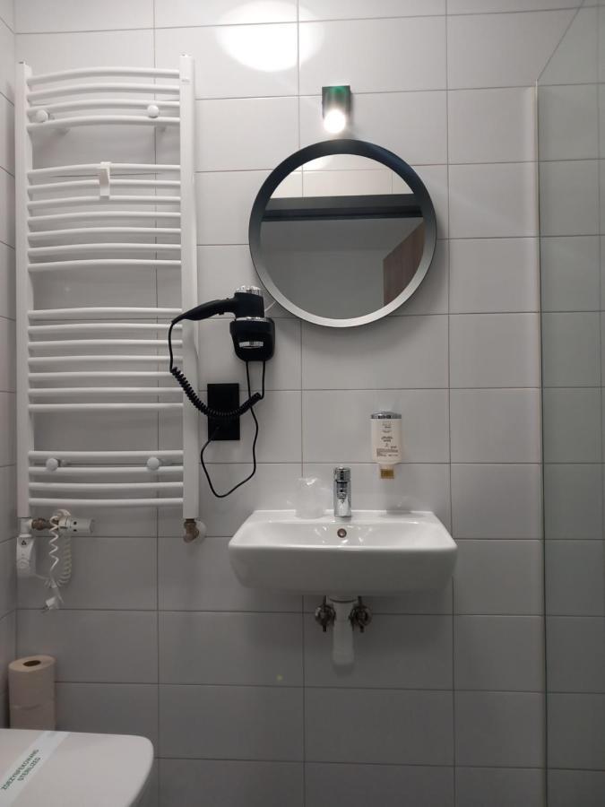 Jura Hotel Osiek Olkusz Buitenkant foto