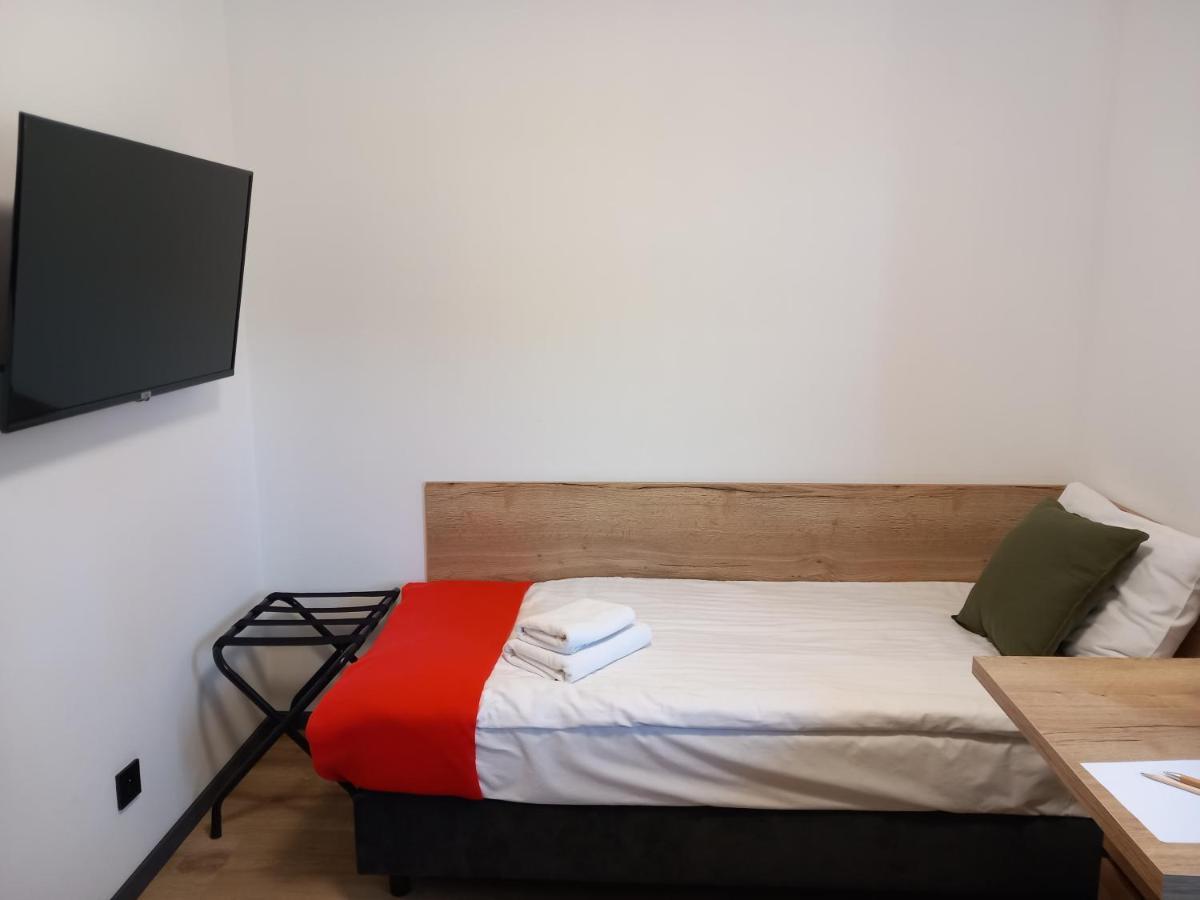 Jura Hotel Osiek Olkusz Buitenkant foto