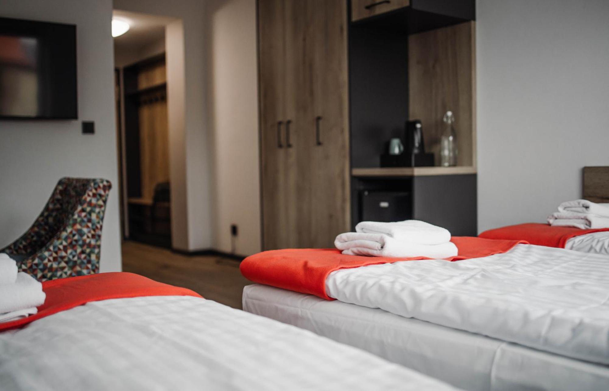 Jura Hotel Osiek Olkusz Buitenkant foto